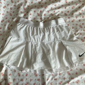 nike dri-fit white skirt size small